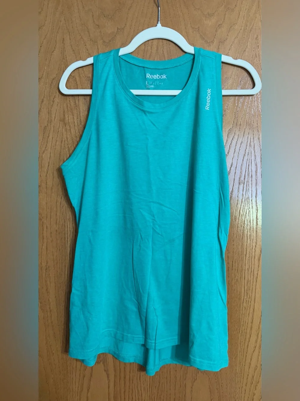 Lot of Women’s workout tops - UnderArmour, Nike, Reebok - Picture 6 of 13